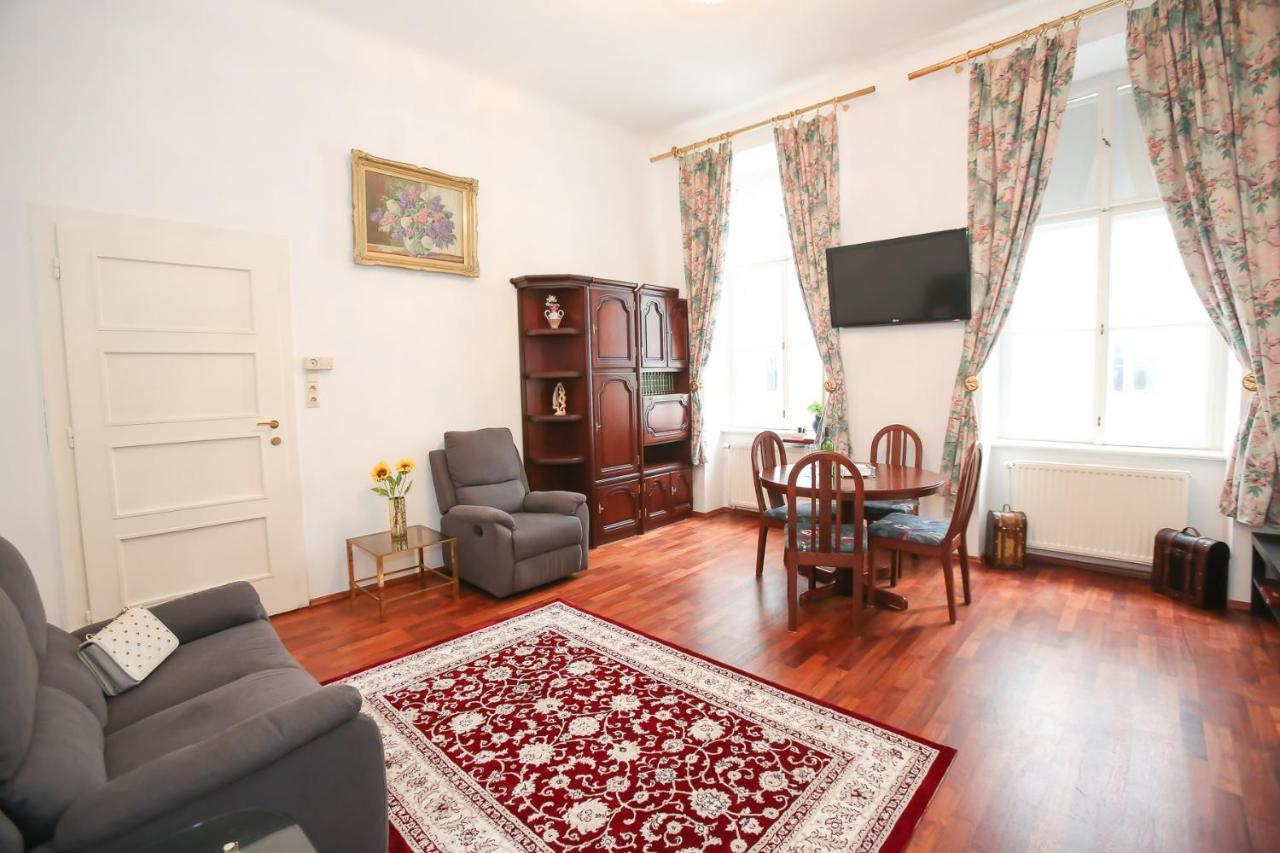 Apartments Opera Wina Bagian luar foto
