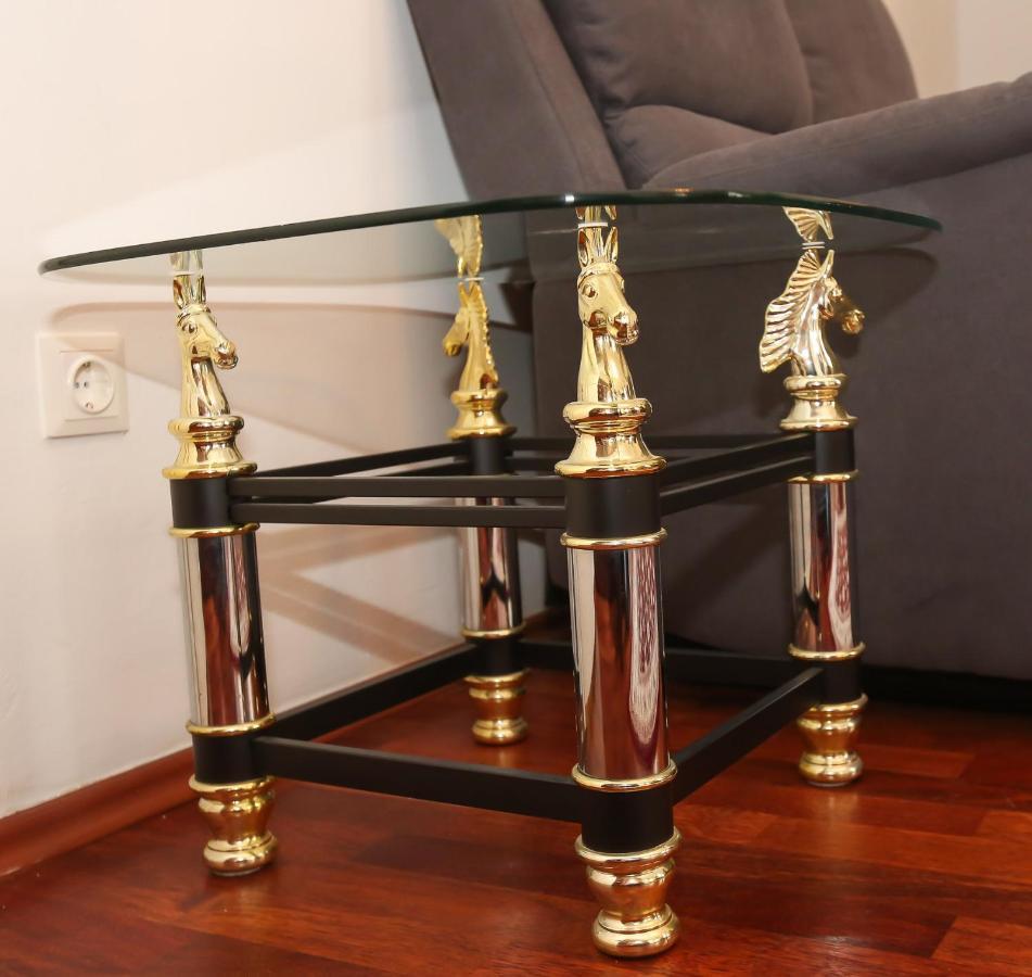 Apartments Opera Wina Bagian luar foto