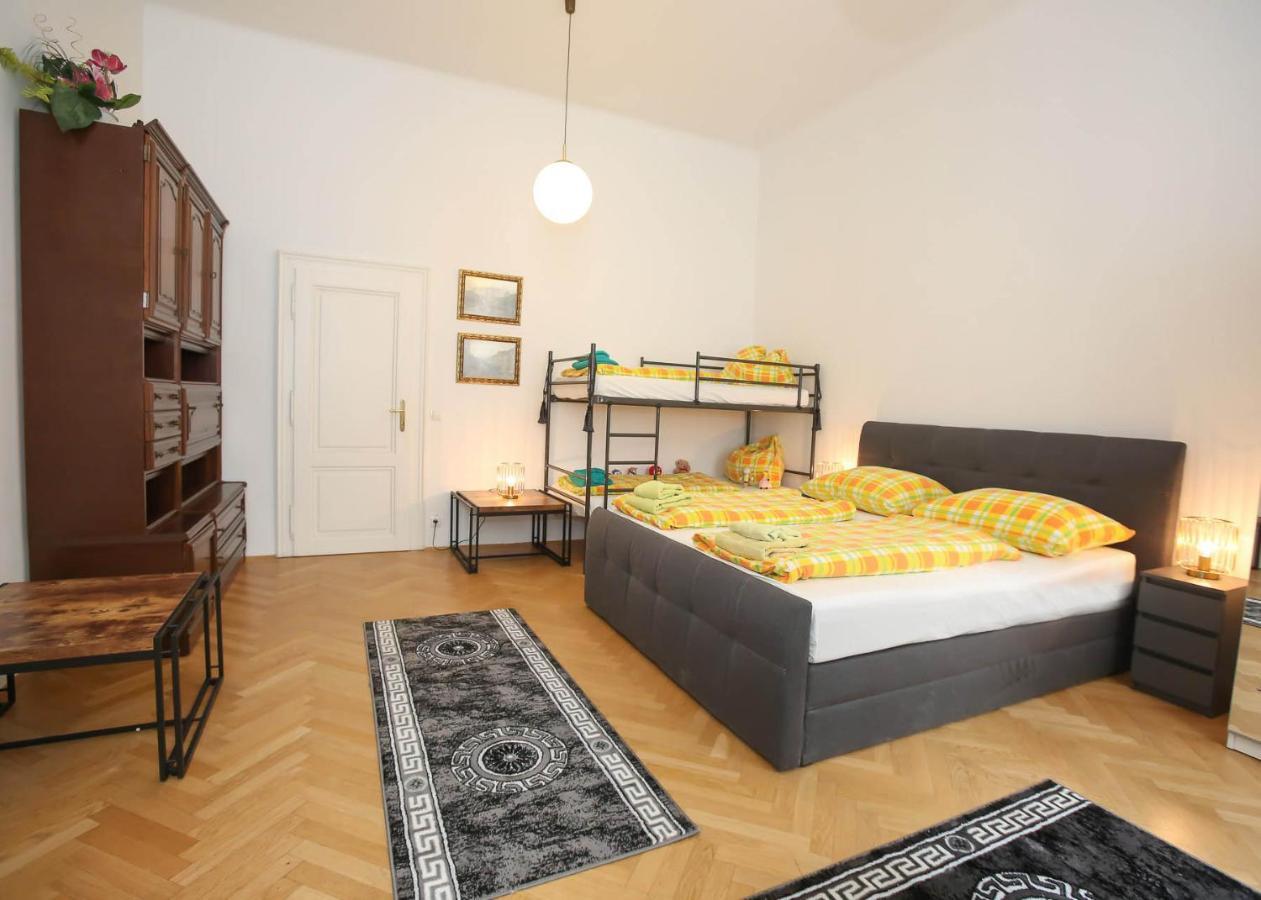 Apartments Opera Wina Bagian luar foto