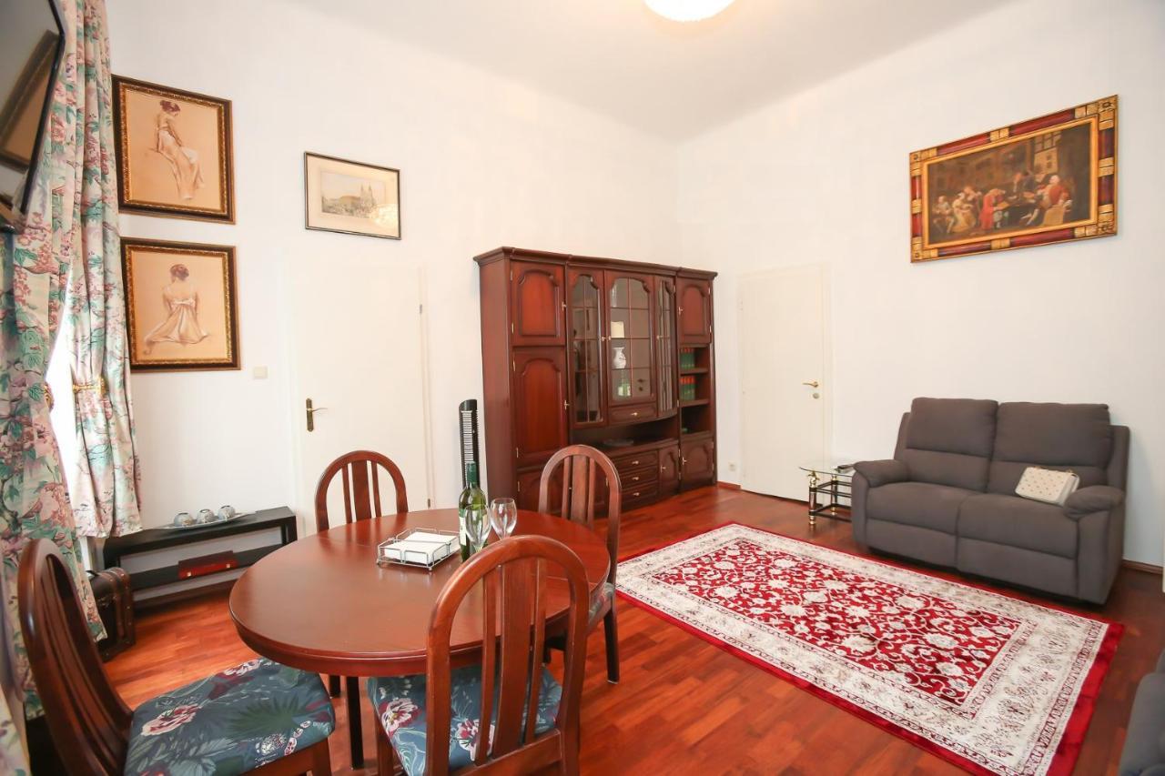 Apartments Opera Wina Bagian luar foto