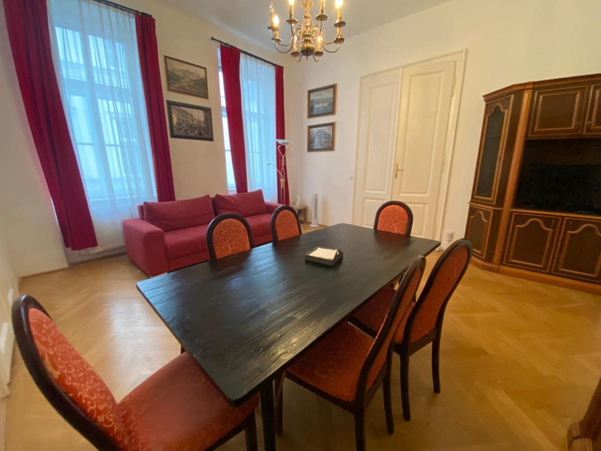 Apartments Opera Wina Bagian luar foto