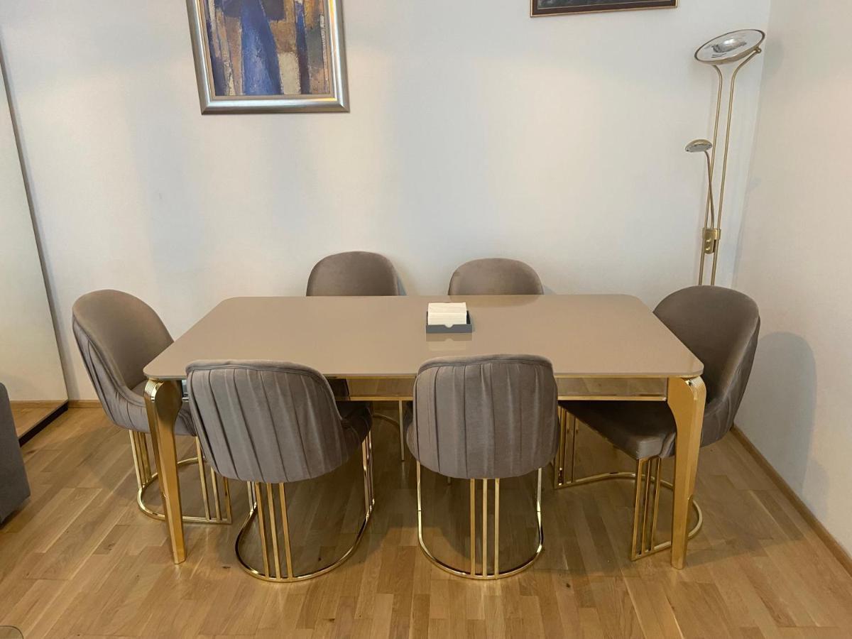 Apartments Opera Wina Bagian luar foto