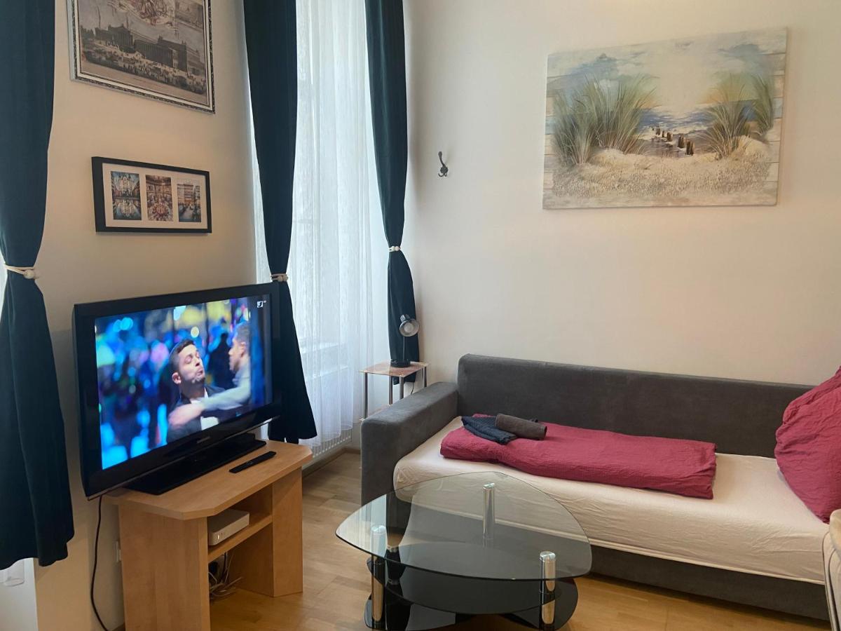 Apartments Opera Wina Bagian luar foto