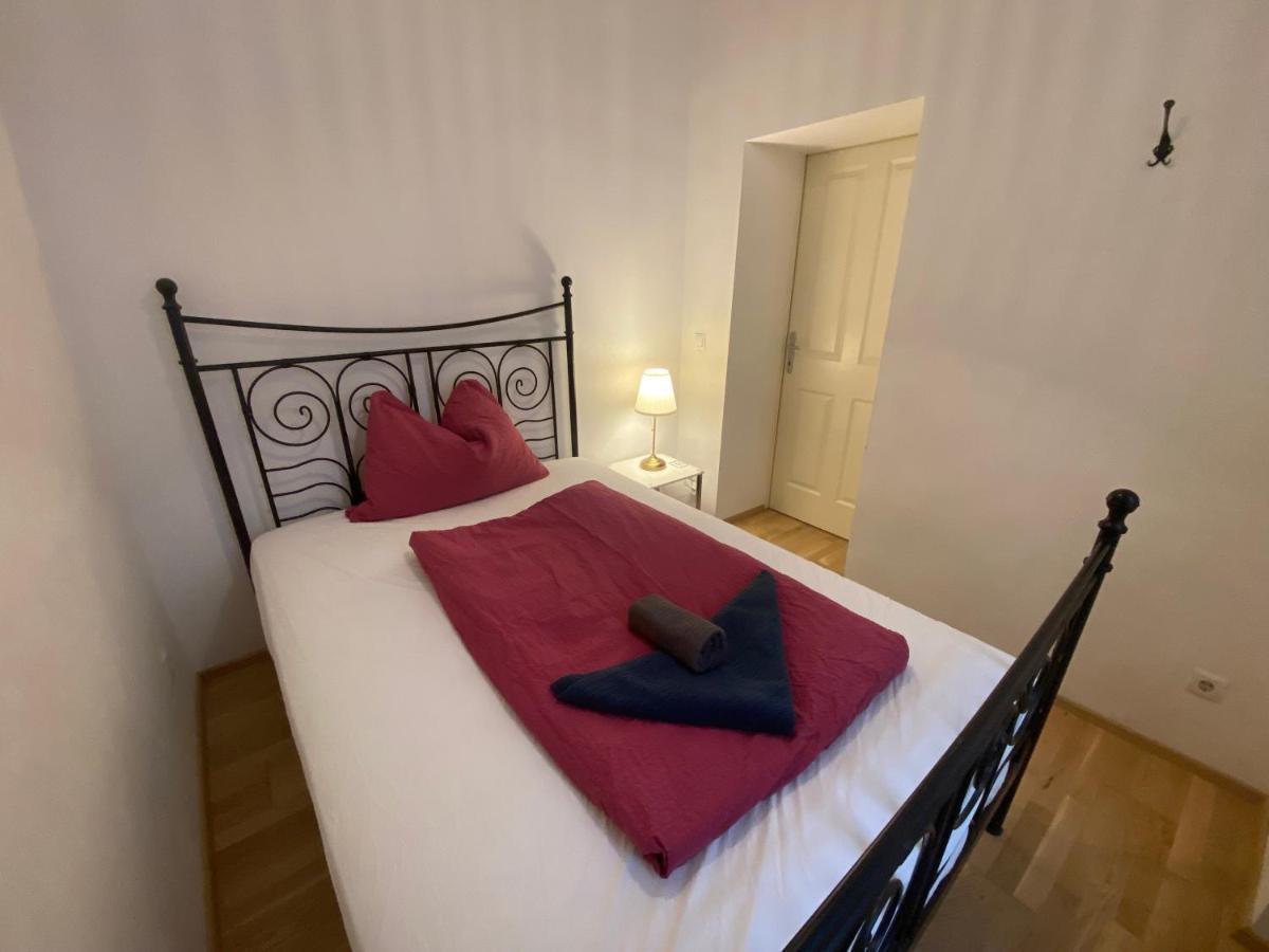 Apartments Opera Wina Bagian luar foto