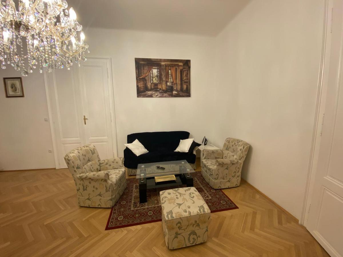 Apartments Opera Wina Bagian luar foto