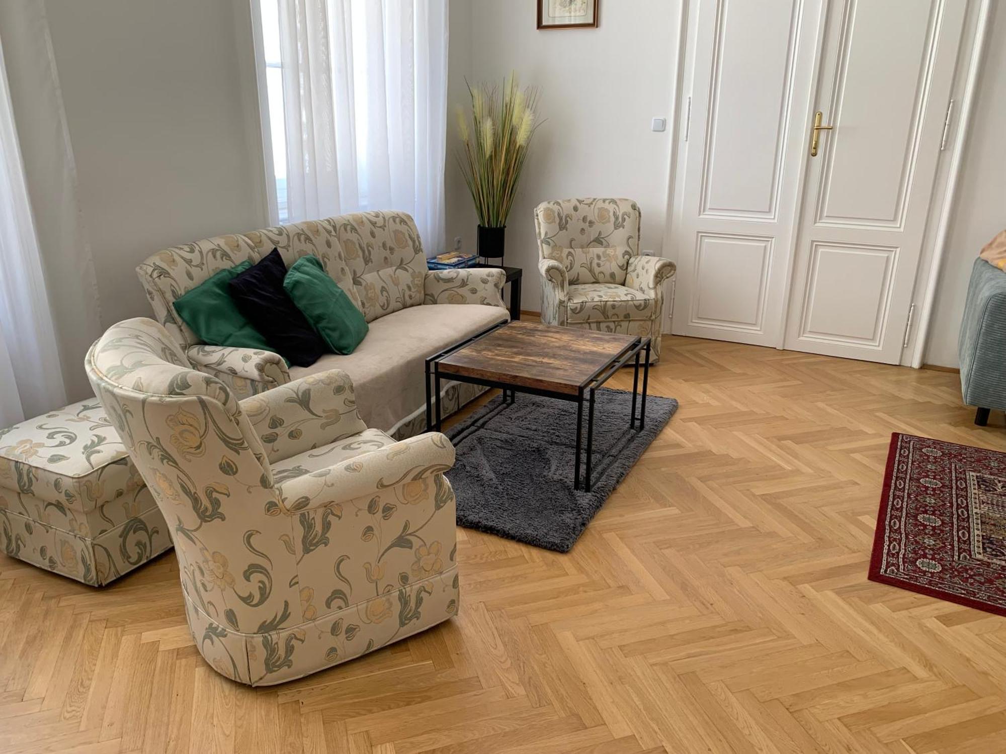 Apartments Opera Wina Bagian luar foto