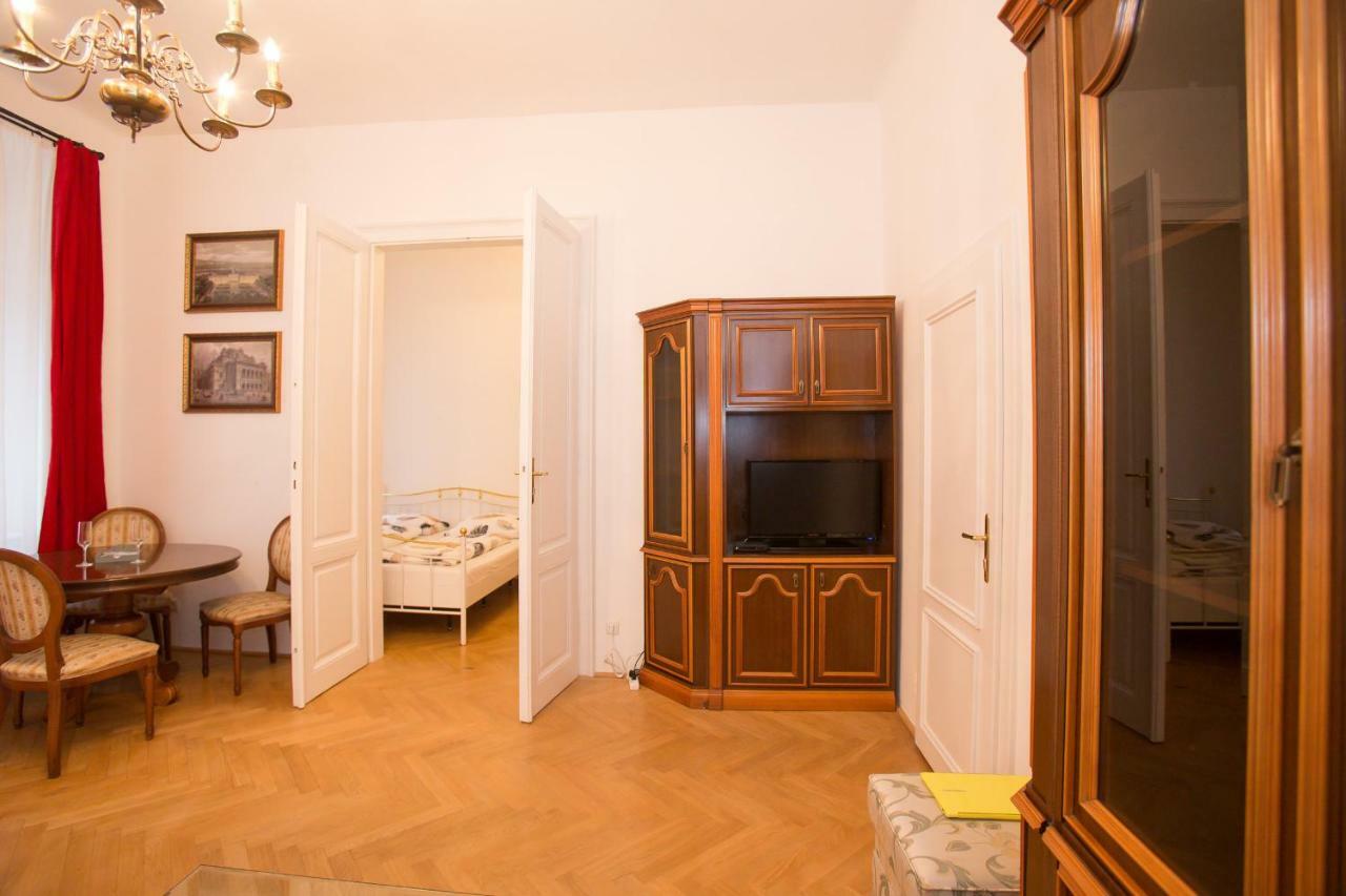 Apartments Opera Wina Bagian luar foto
